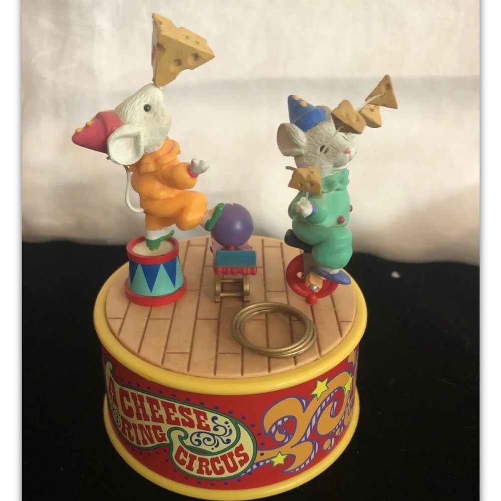 Vintage Enesco A Cheese Ring Circus Mini Action Music box Mouse